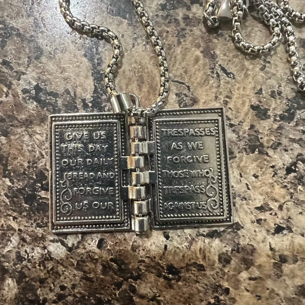 $5 BIBLE NECKLACE WITH TURNING PAGES. SILVER. NEW. $5 IF BUNDLED - Picture 7 of 12